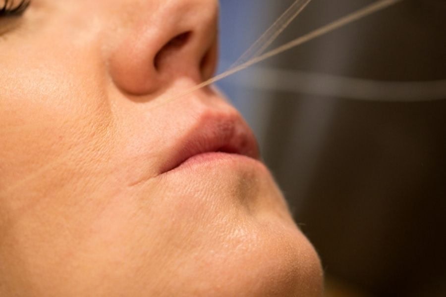 Nhổ ria mép không làm lông biến mất vĩnh viễn vì chỉ lấy đi sợi lông ở phần gốc nhìn thấy được