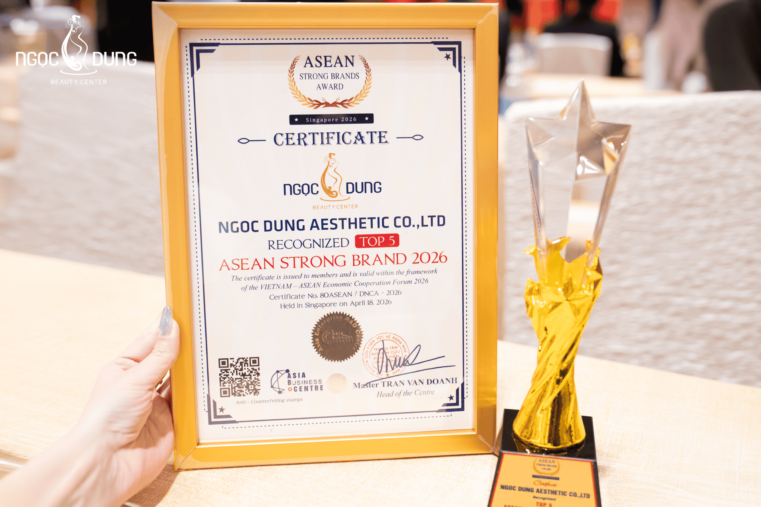 Ngọc Dung vinh dự nhận chứng nhận TOP 5 thương hiệu mạnh Châu Á
