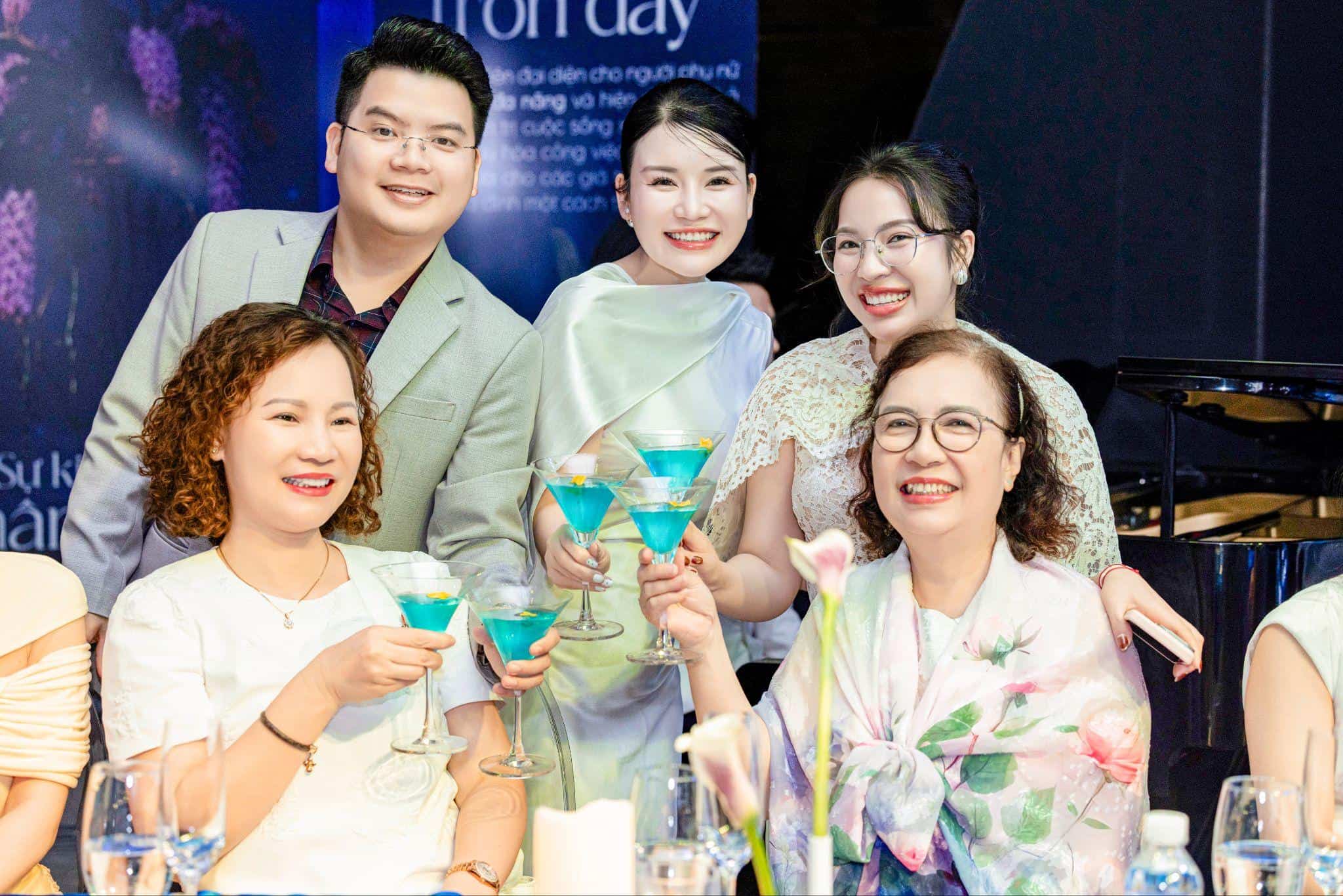 50 vị khách quý thưởng thức ly cocktail tinh tế, "vỗ về" vị giác