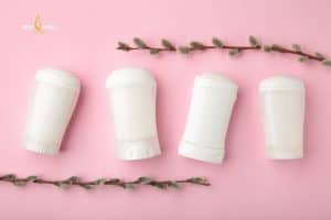 Ưu tiên dùng lăn khử mùi lành tính cho làn da nhạy cảm sau triệt