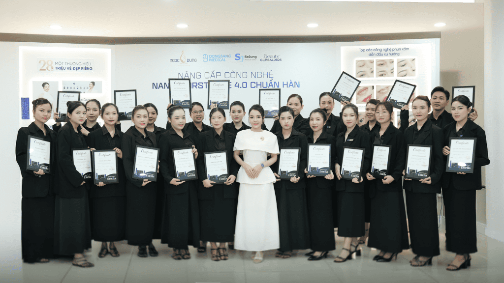 Master tại Ngọc Dung nhận chứng chỉ đào tạo nâng cấp công nghệ Nano Hairstroke 4.0