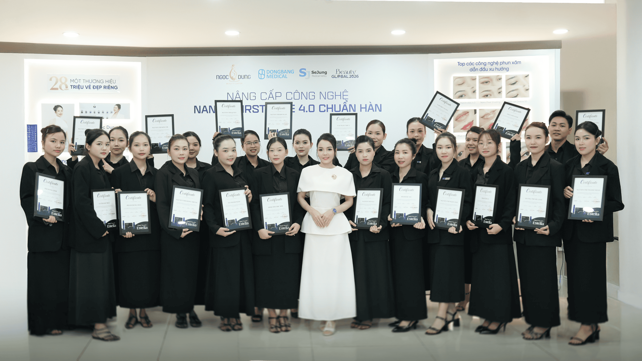 Master tại Ngọc Dung nhận chứng chỉ đào tạo nâng cấp công nghệ Nano Hairstroke 4.0