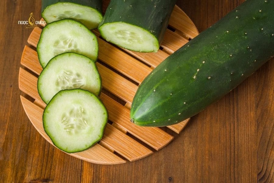 Cách xóa xăm mí mắt tại nhà với dưa chuột