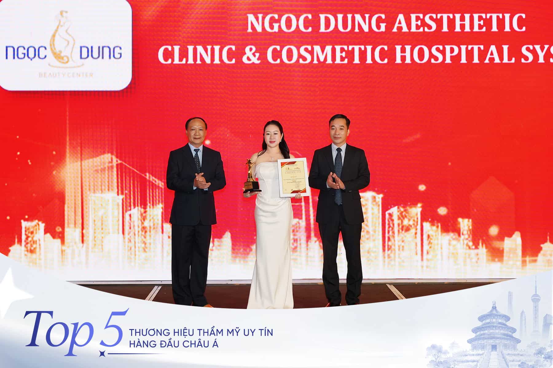 Founder Võ Thị Ngọc Dung đón nhận cúp Top 5 Thương hiệu thẩm mỹ uy tín hàng đầu Châu Á 2026