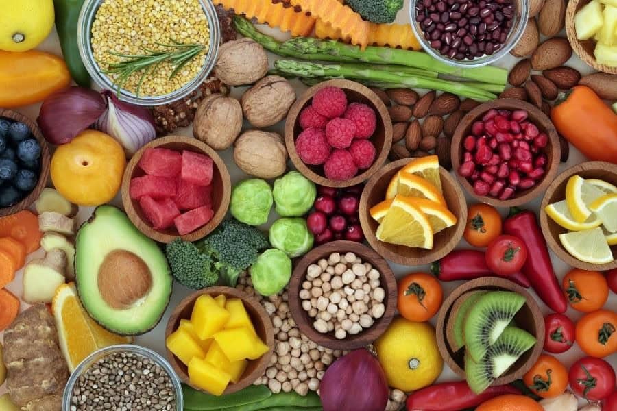 Phun môi bị đốm đen: Nguyên nhân và cách khắc phục 6 Hãy bổ sung đa dạng vitamin từ thực phẩm để giúp môi hồi phục nhanh chóng