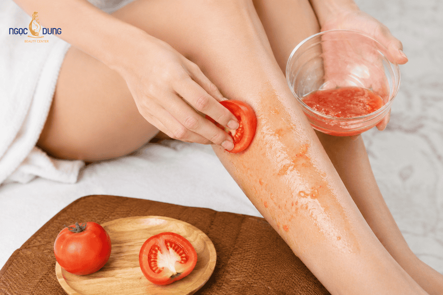 Cách tẩy lông chân không mọc lại bằng cà chua