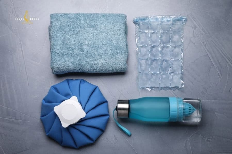 Phun môi bị bầm tím: nguyên nhân, dấu hiệu và khắc phục 4 Chườm lạnh sẽ hỗ trợ làm tan máu bầm ở môi sau phun