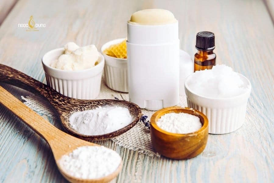 Sau khi triệt lông nách có được nhổ không? Các rủi ro 5 Nếu được sử dụng lăn khử mùi sau triệt lông, hãy ưu tiên sản phẩm lành tính với da