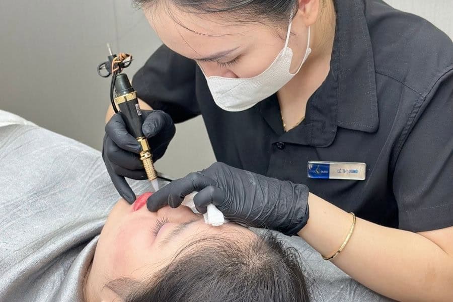 Phun môi thẩm mỹ và an toàn cho da tại Ngọc Dung
