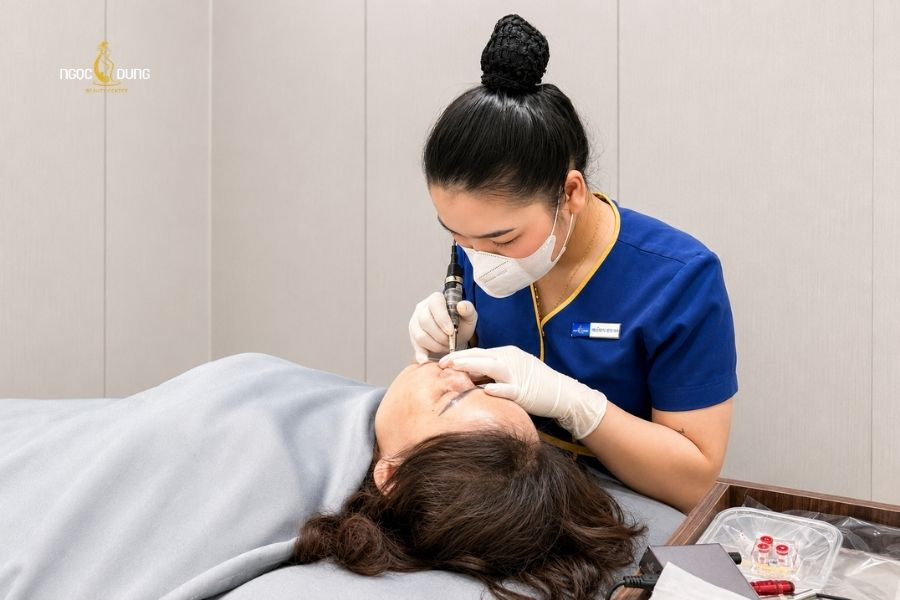 Có nên xăm viền môi không? Chuyên gia giải đáp chi tiết 9 Phun môi thẩm mỹ và hiệu quả bền lâu tại Ngọc Dung