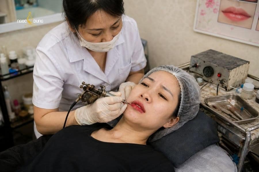 Phun môi bị nhiễm trùng: Dấu hiệu, nguyên nhân và xử lý 7 Phun môi với công nghệ lạc hậu dễ bị nhiễm trùng và hậu quả sức khỏe khó lường