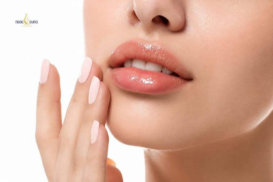 Tế bào gốc giúp môi giảm sưng sau phun nhanh chóng