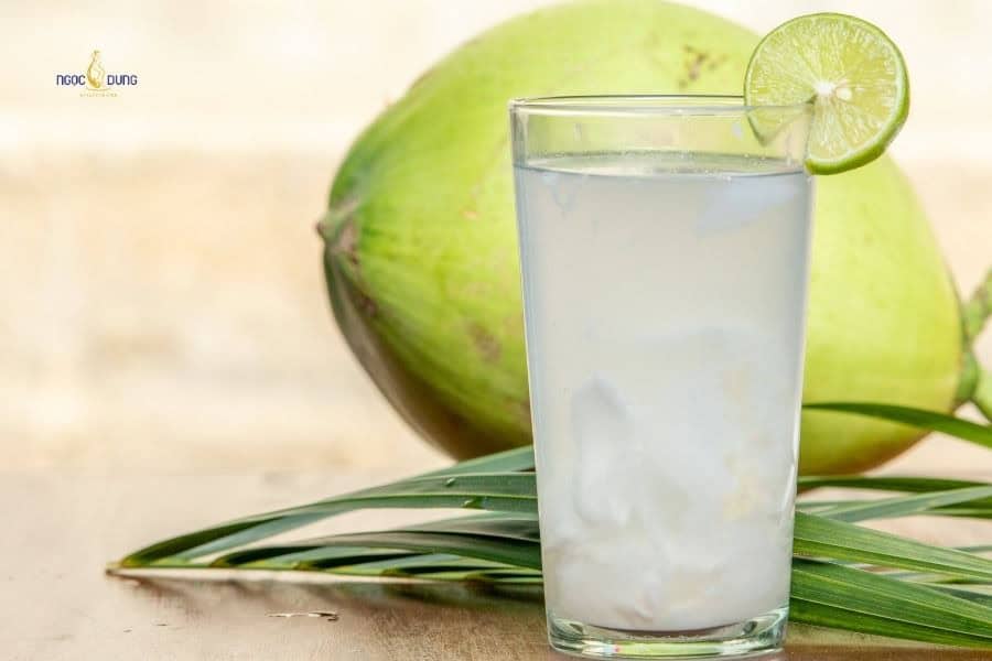 Xăm môi có được uống nước dừa không? Bí quyết lên màu 4 Uống nước dừa với liều lượng phù hợp để vừa hỗ trợ môi sau phun mau lành vừa không ảnh hưởng đến sức khỏe