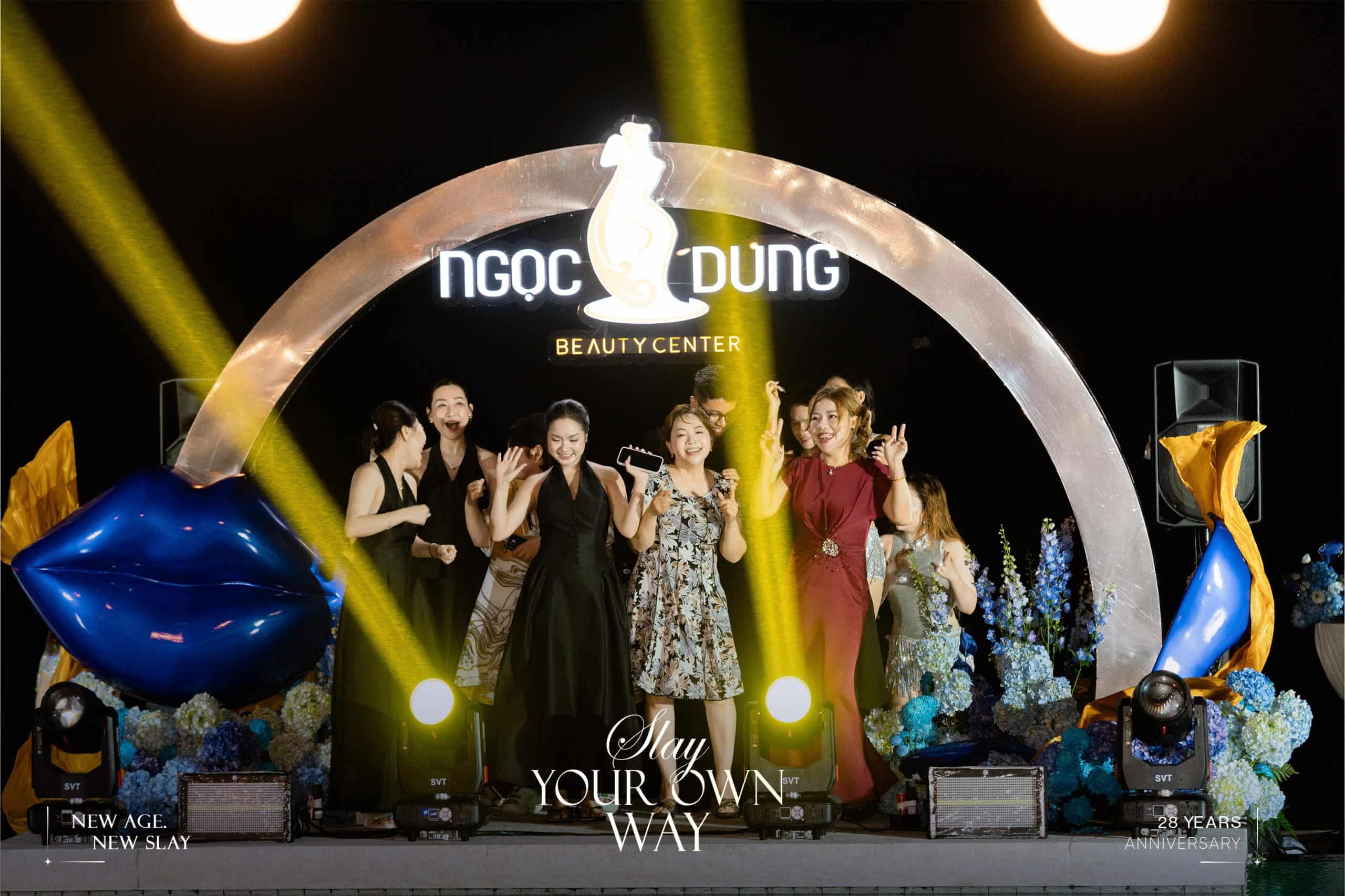 Tất cả cùng hòa mình vào nhịp điệu và tận hưởng trọn vẹn những khoảnh khắc thăng hoa của đêm tiệc
